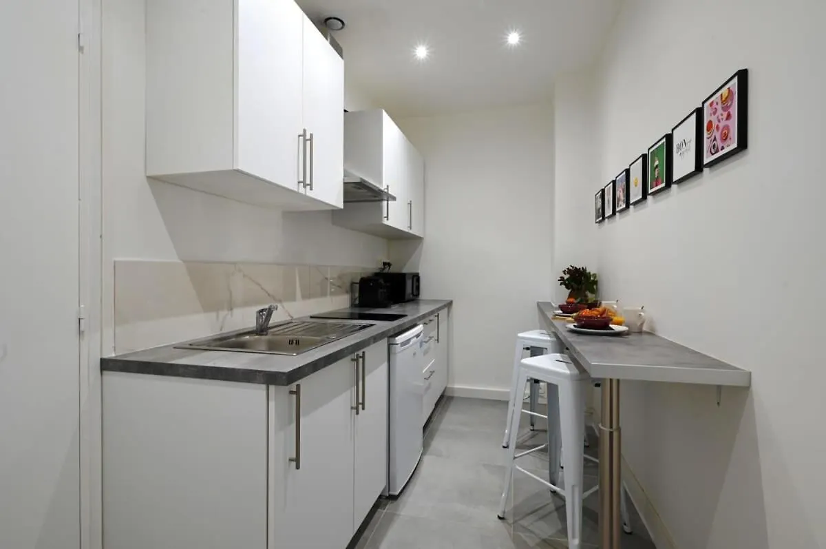 Fresh Large Studio For 4 Apartment Paris